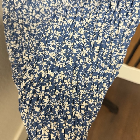 Blue Floral super stretchy smocked Midi Dress - Picture 6 of 6